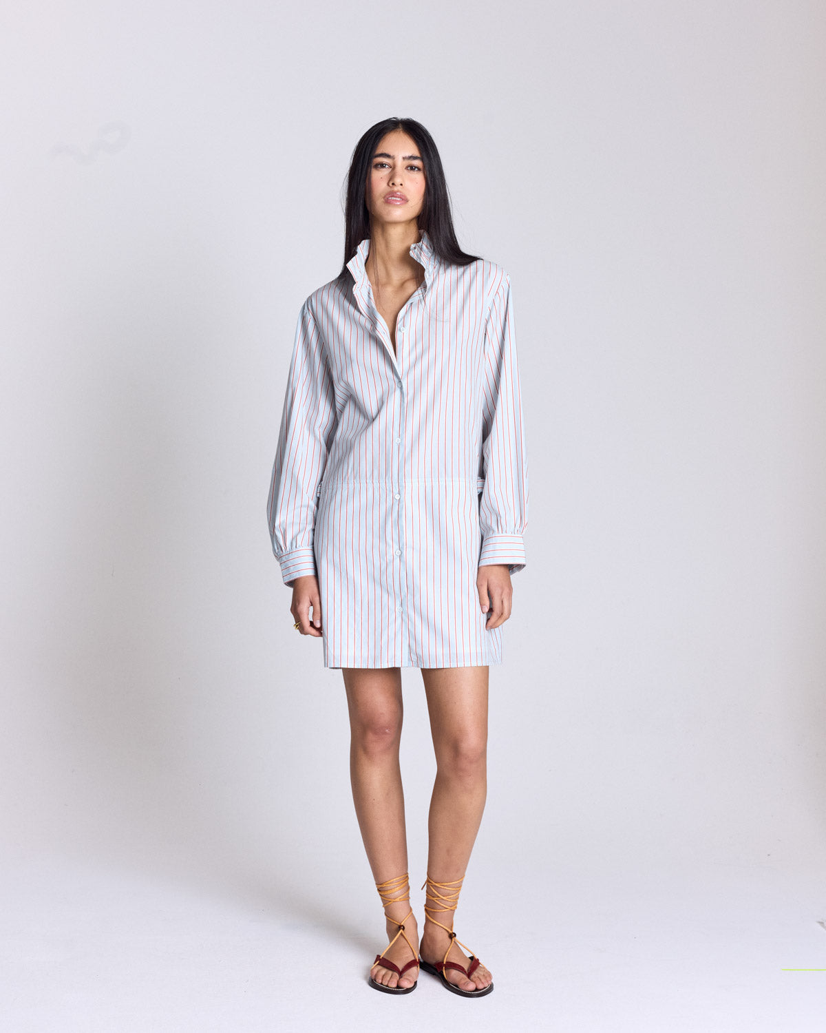 Robe Carmen rayures rouge fond bleu