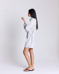 Robe Carmen rayures rouge fond bleu