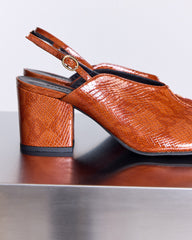 Sandales Barbara vernis embossé camel