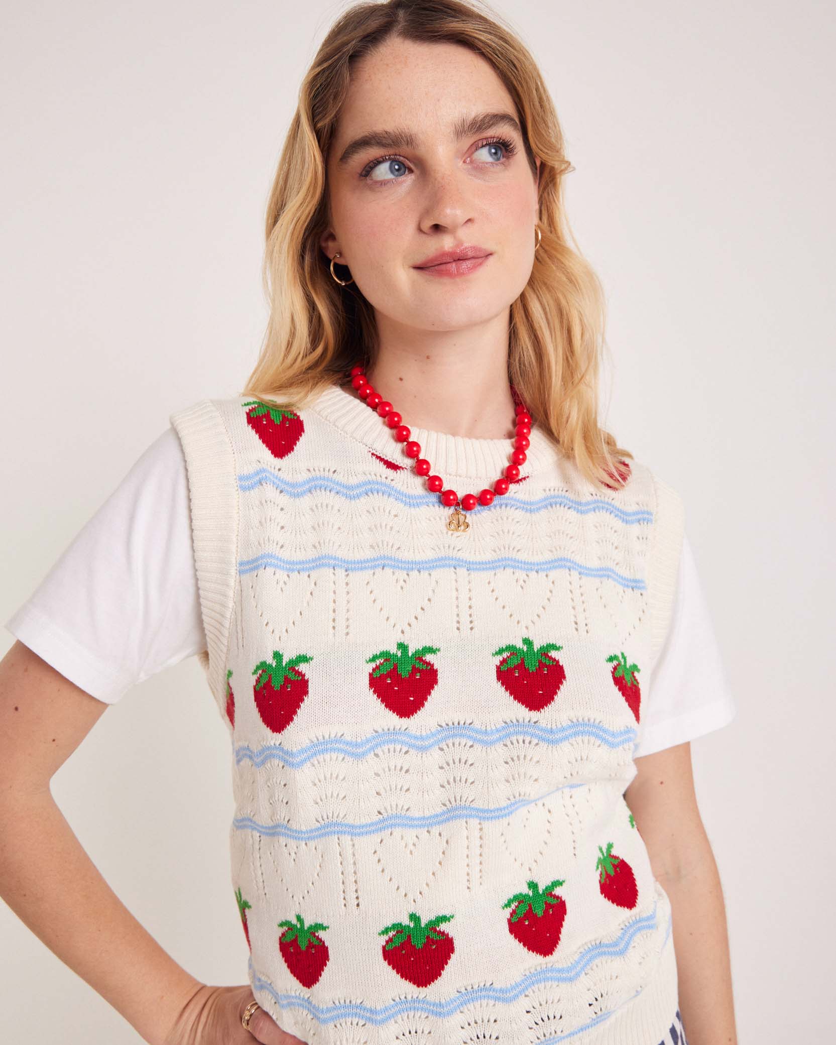 Pull Priska écru et fraises rouges
