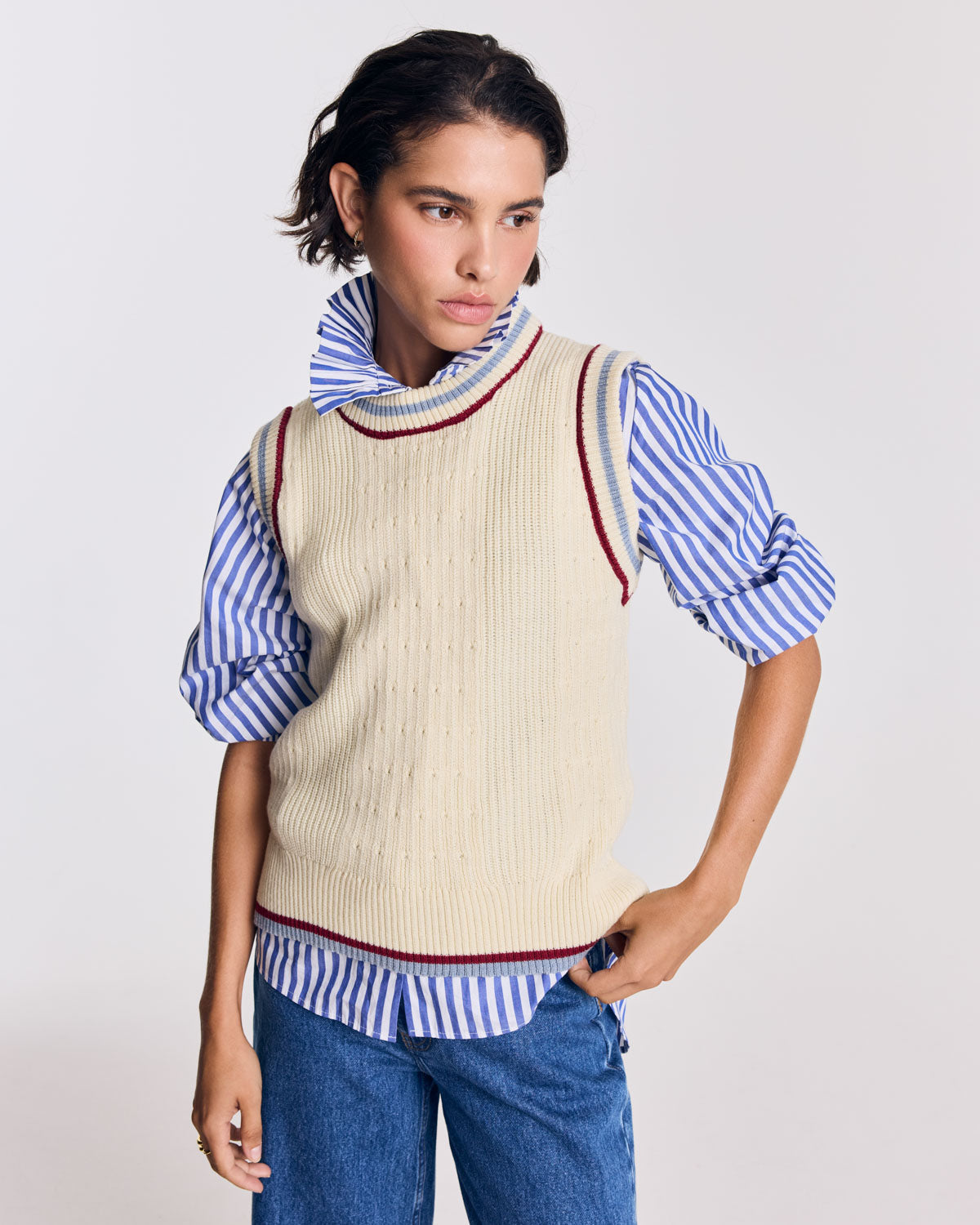 Pull Perle écru liseré bleu et rouge