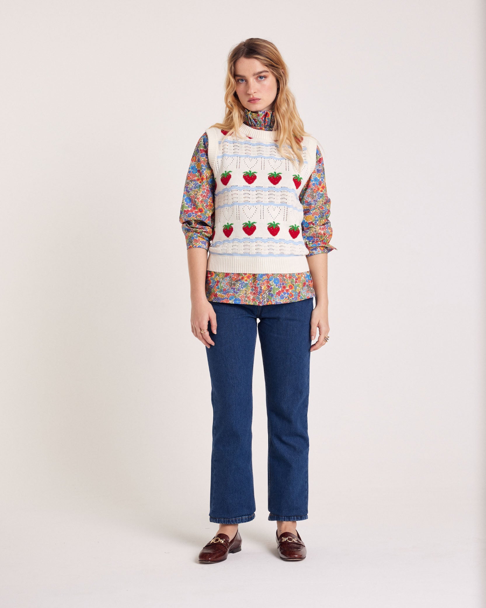Pull Priska écru et fraises rouges