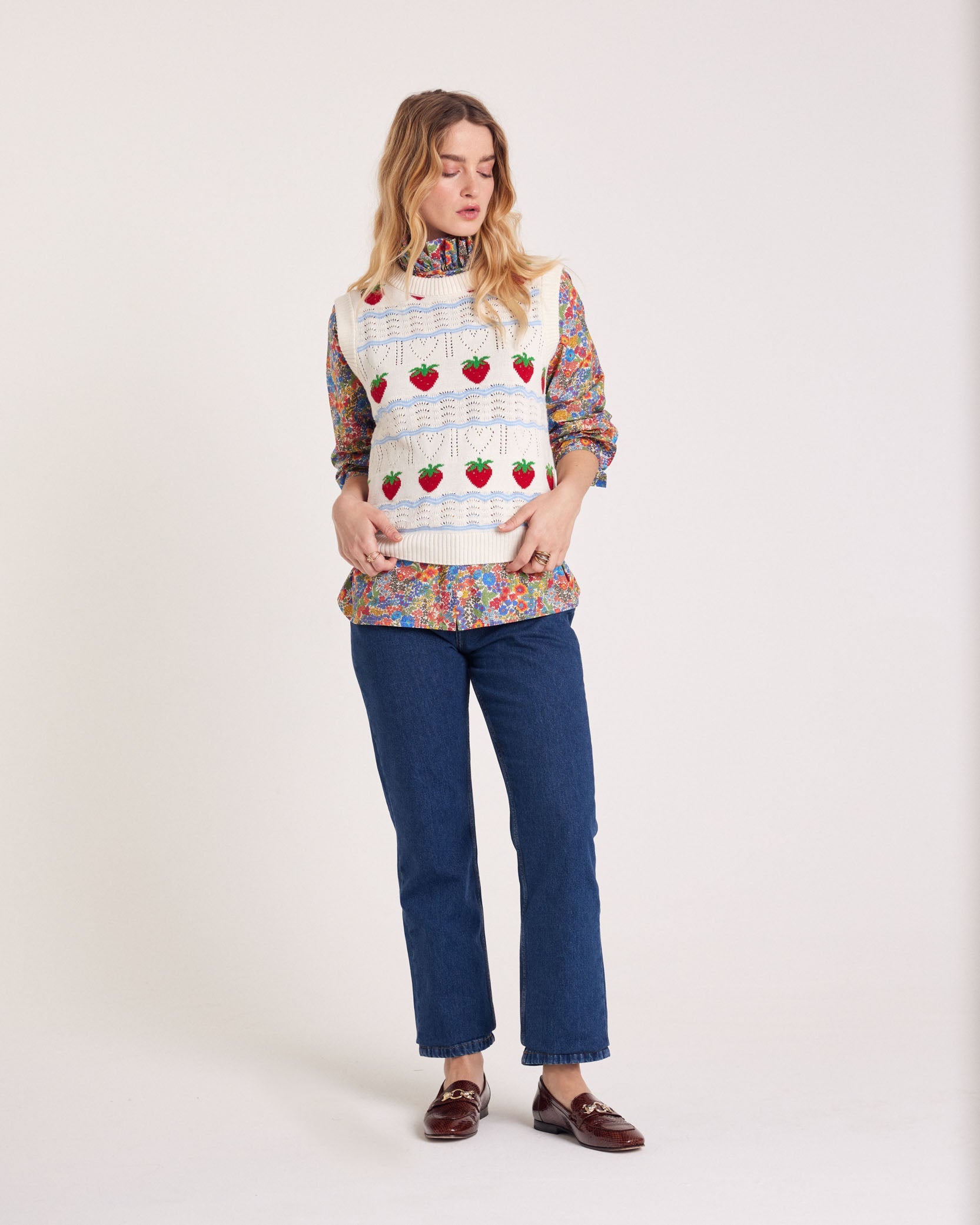 Pull Priska écru et fraises rouges