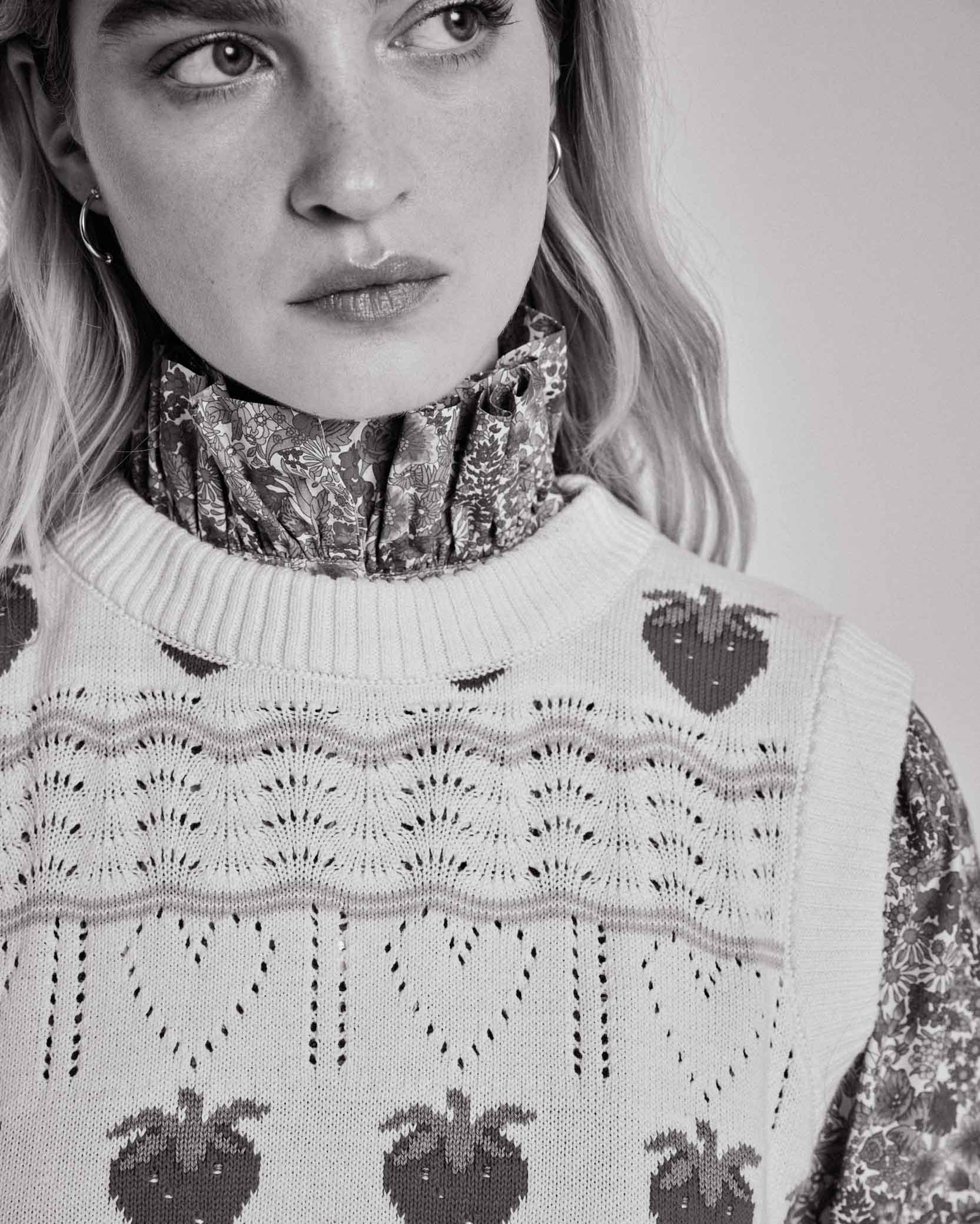 Pull Priska écru et fraises rouges