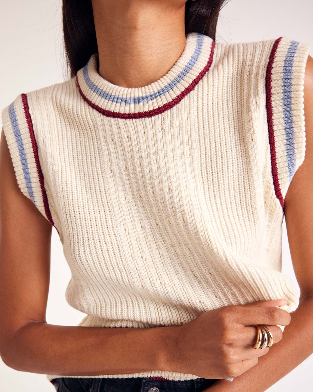 Pull Perle écru liseré bleu et rouge