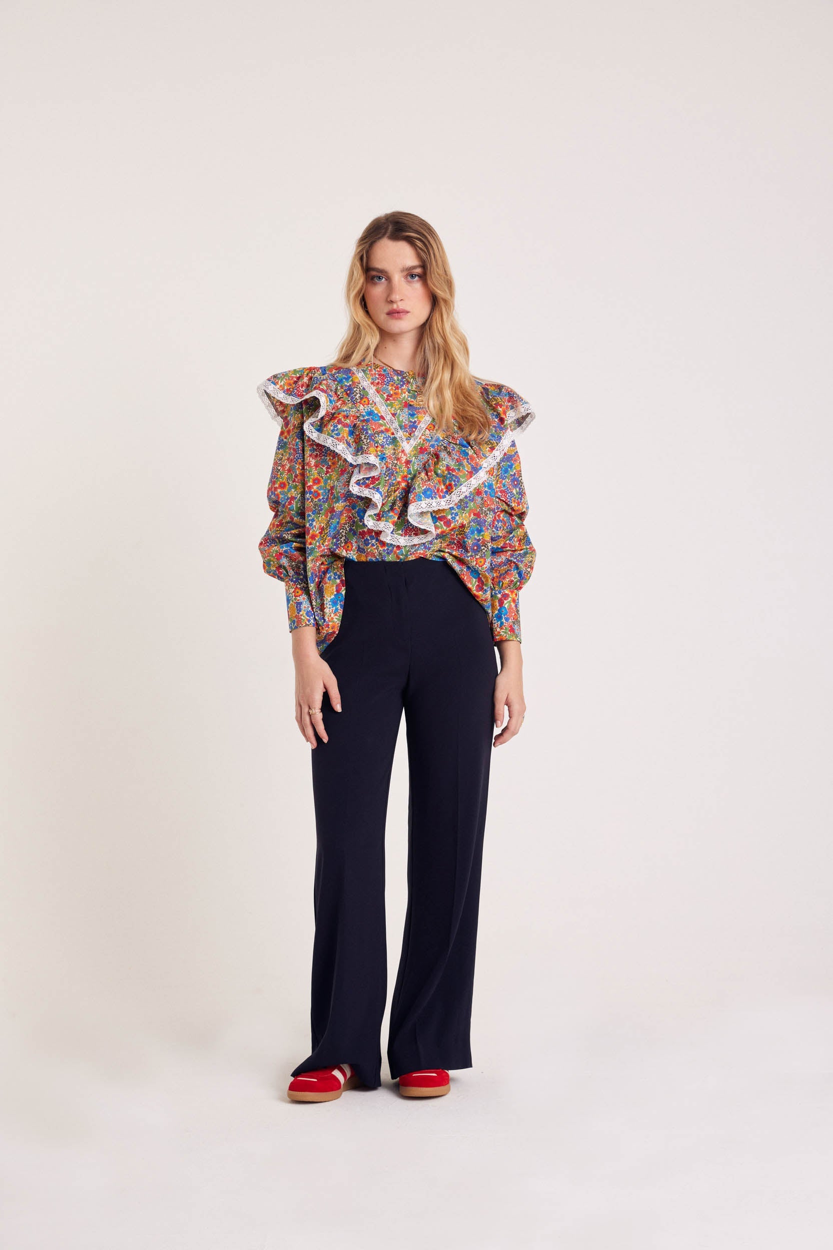 Blouse Azélie en tissu Liberty bleu et jaune