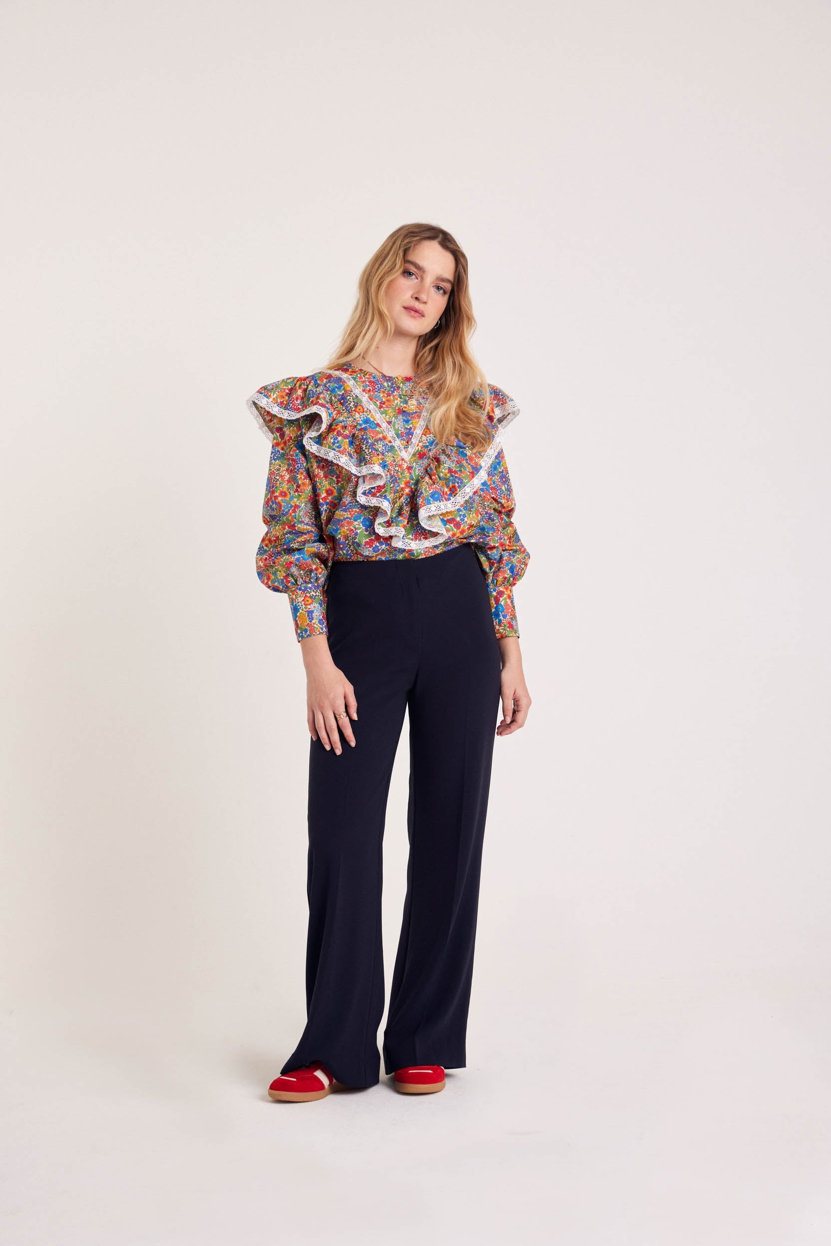 Blouse Azélie en tissu Liberty bleu et jaune