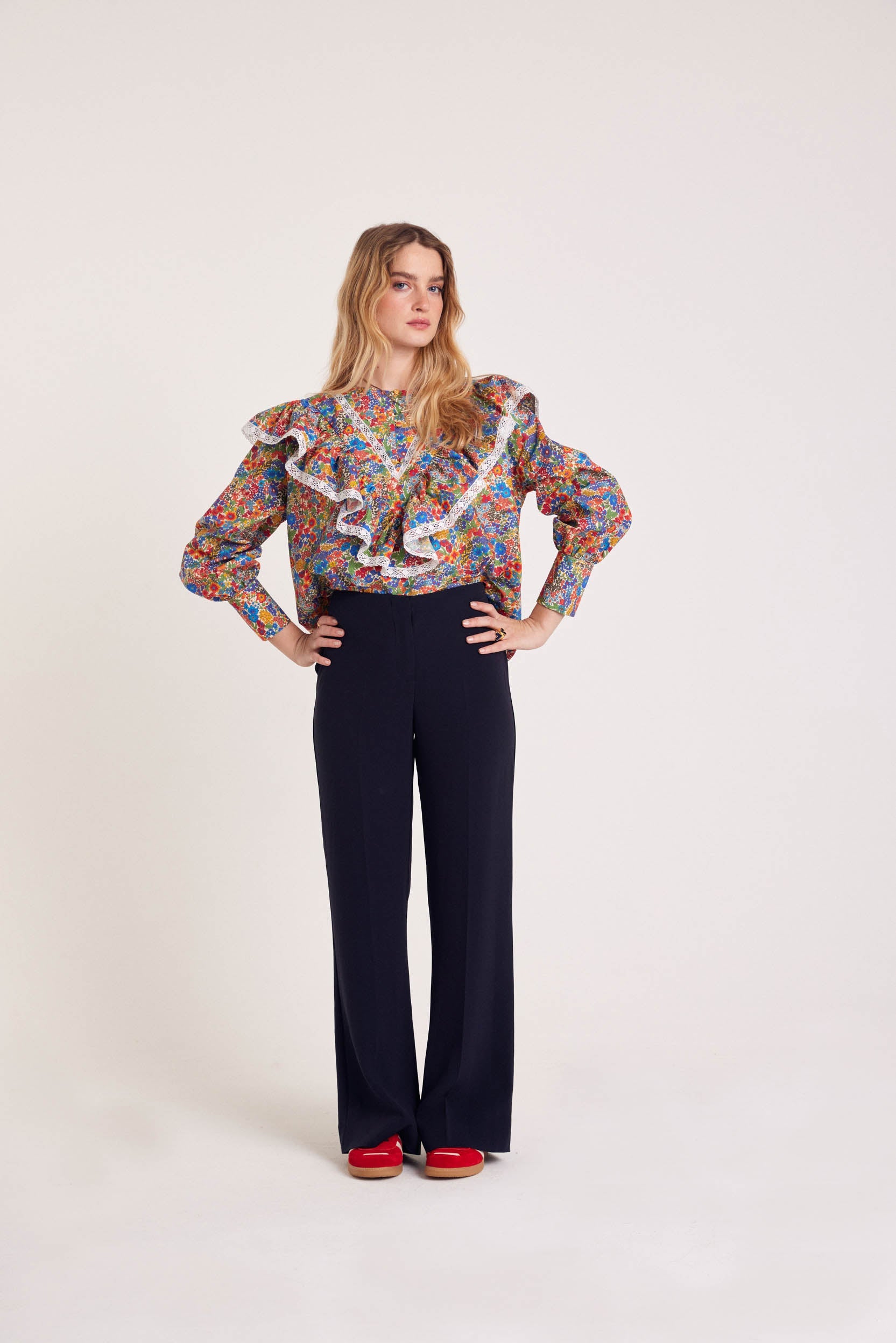Blouse Azélie en tissu Liberty bleu et jaune