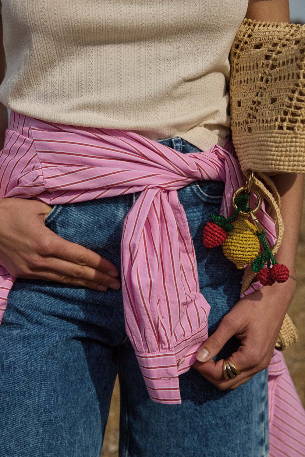 Porte-clés cerise raphia