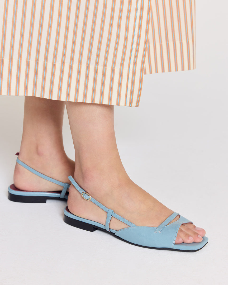 Sandales Dona vernis froissé bleu piscine