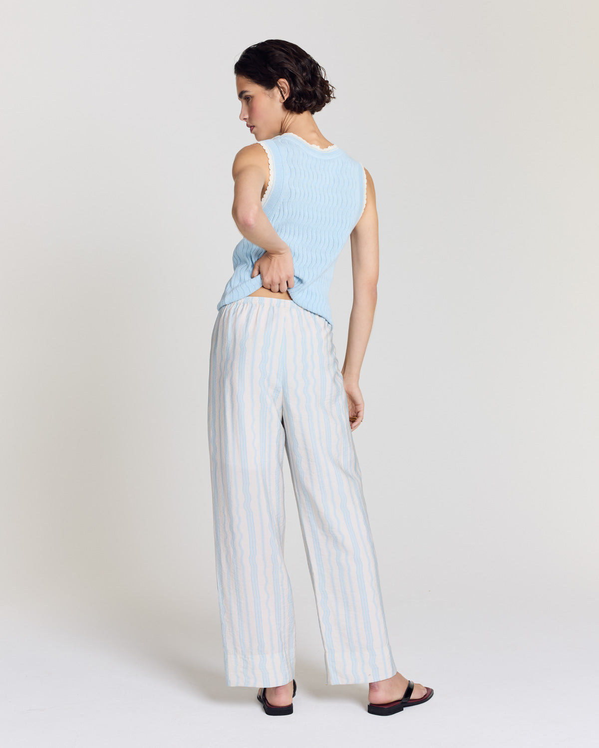 Pantalon Hollis rayures onde fond blanc