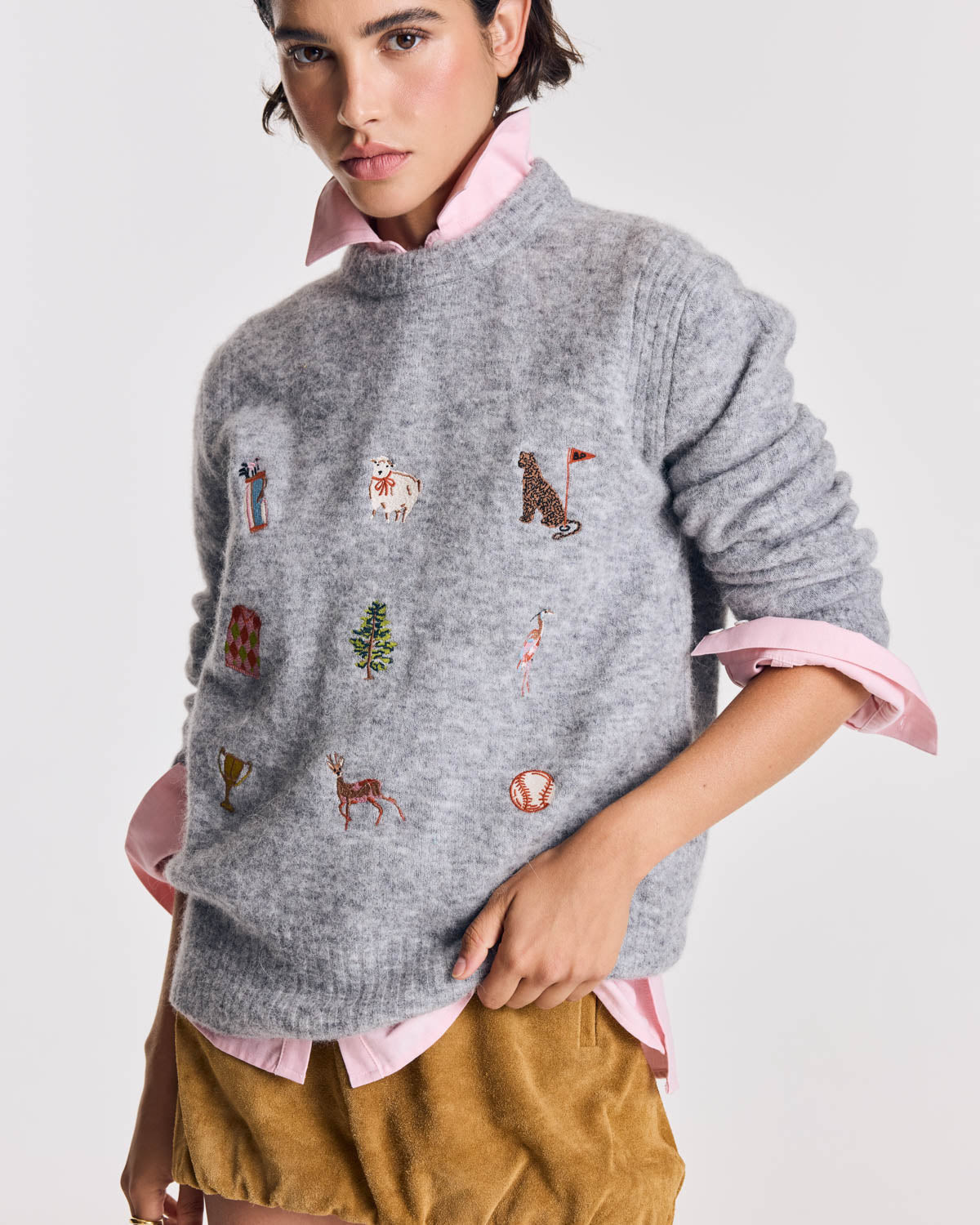 Pull Prune gris chiné et broderies ivy