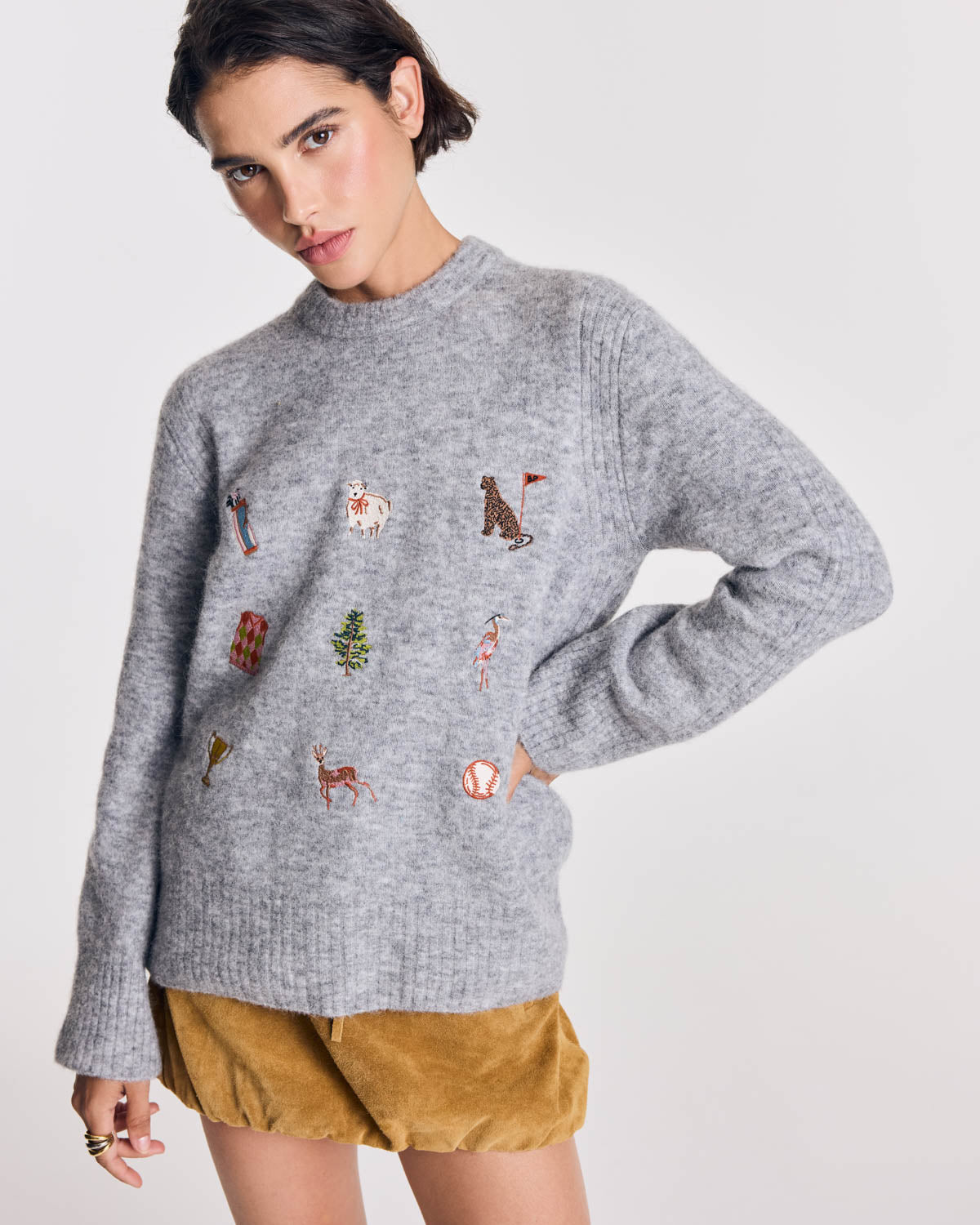 Pull Prune gris chiné et broderies ivy