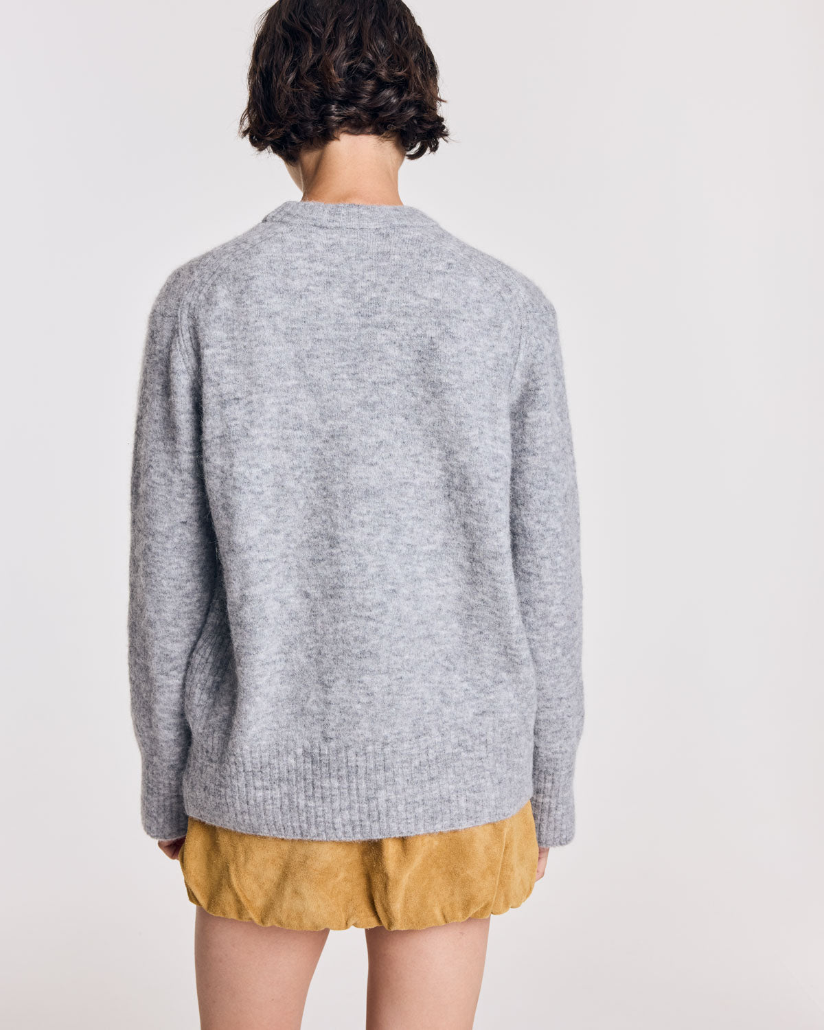 Pull Prune gris chiné et broderies ivy