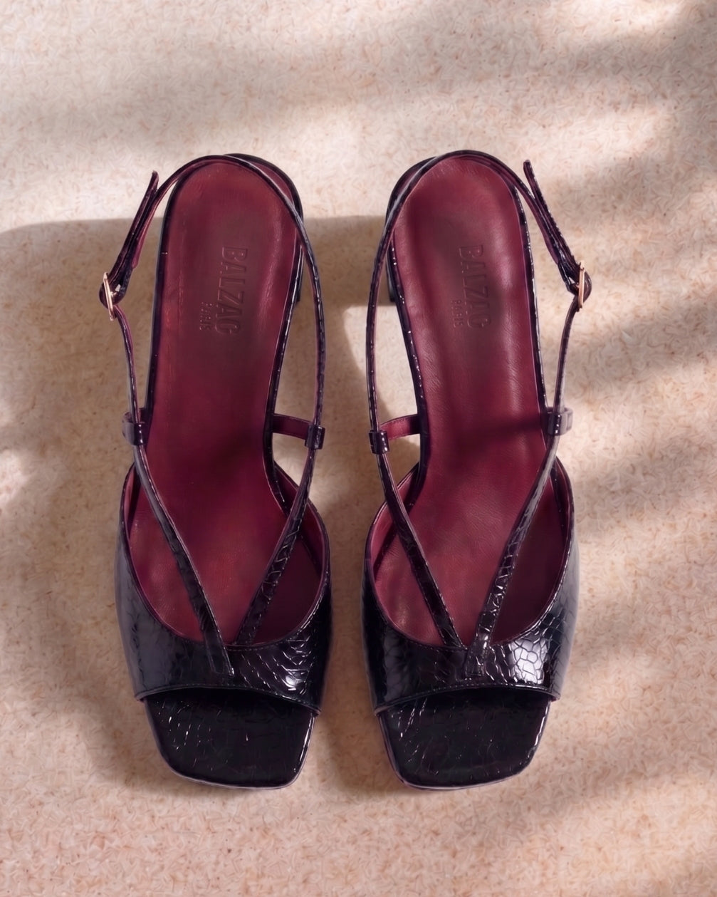 Sandales Tella vernis embossé noir