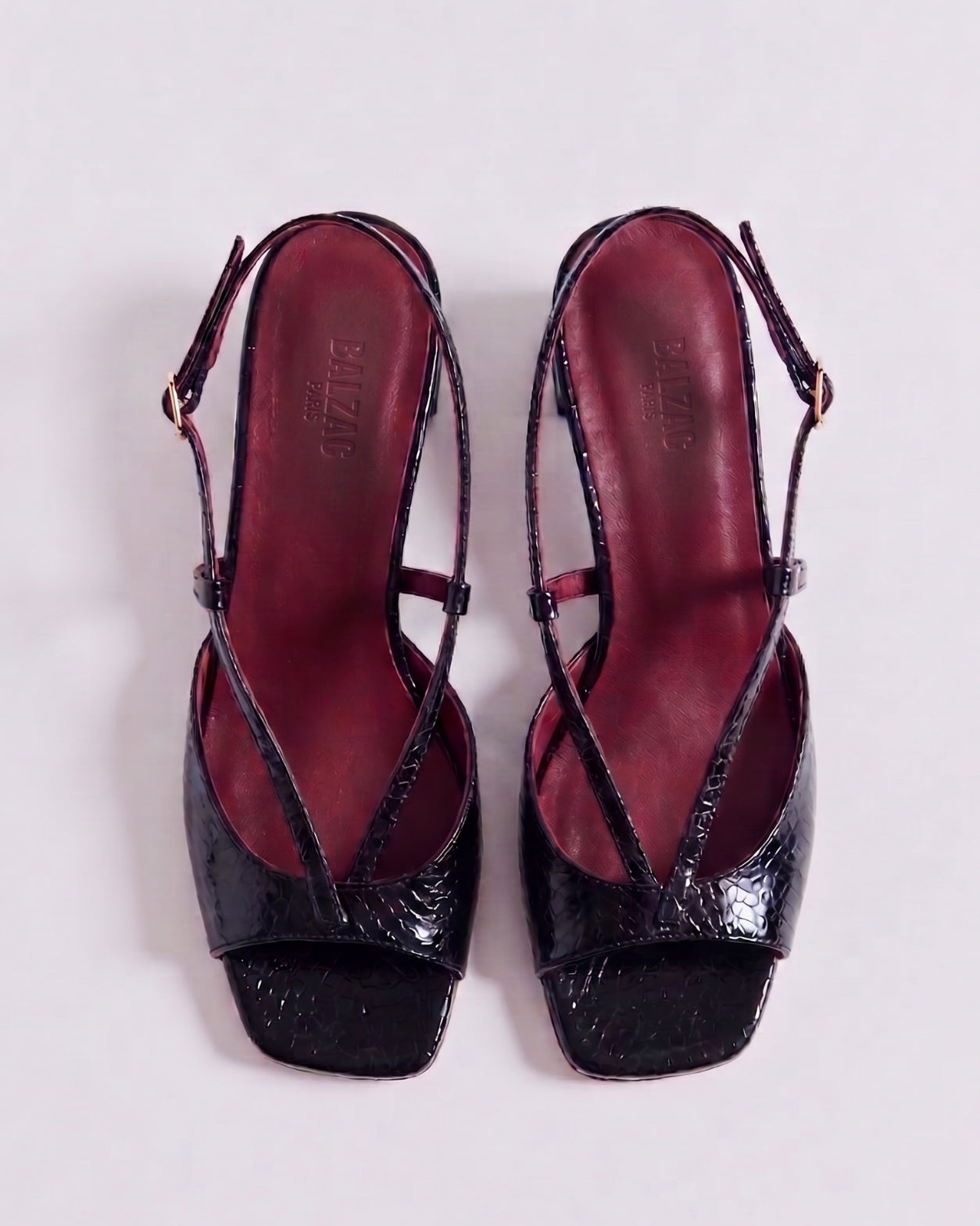 Sandales Tella vernis embossé noir