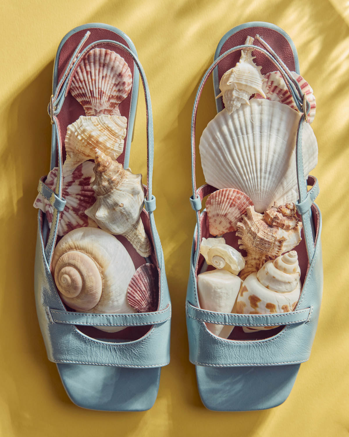 Sandales Dona vernis froissé bleu piscine