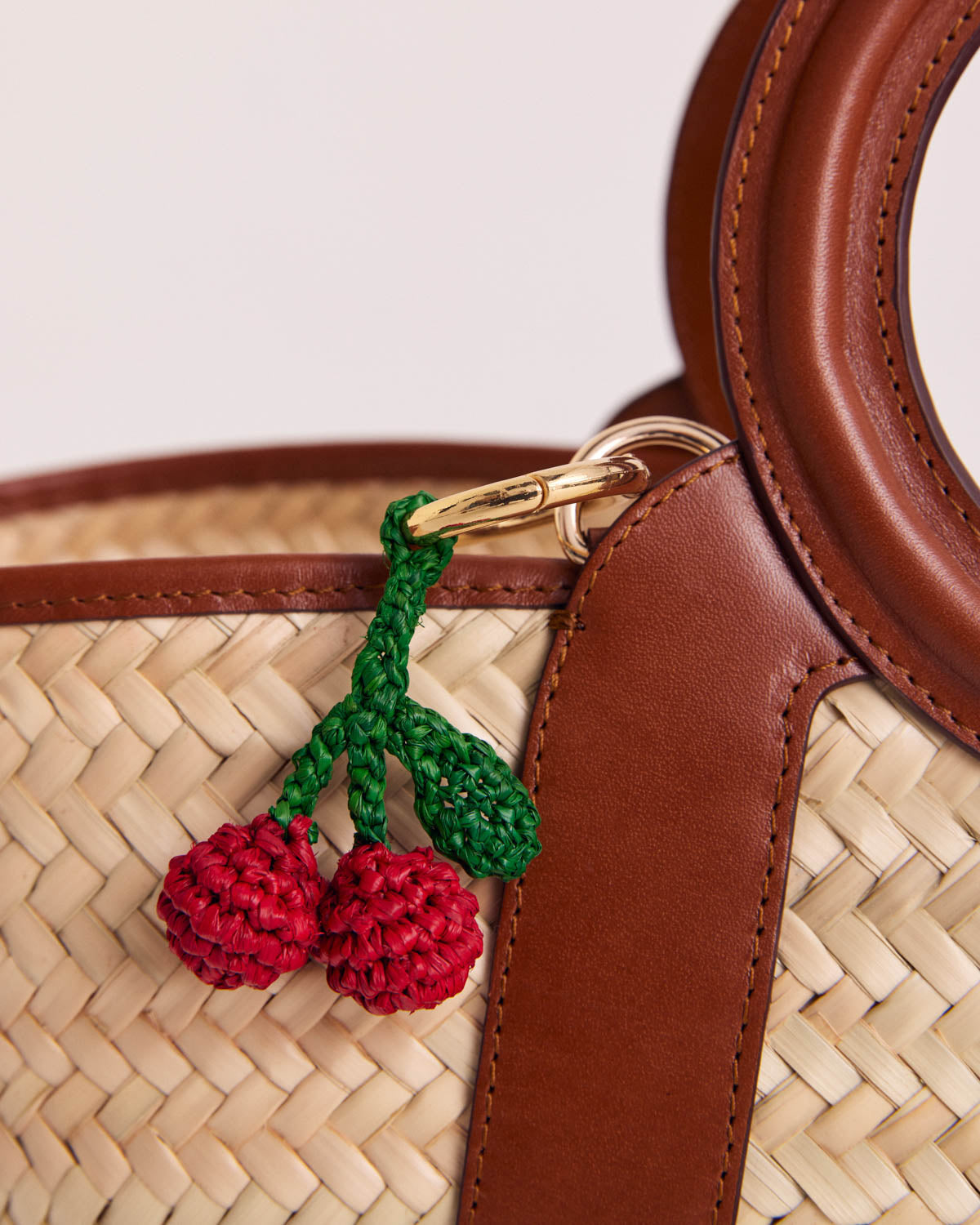 Porte-clés cerise raphia