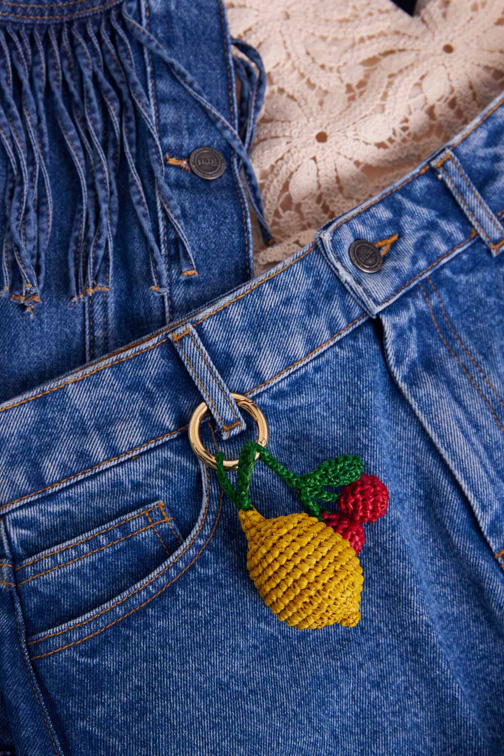 Porte-clés cerise raphia