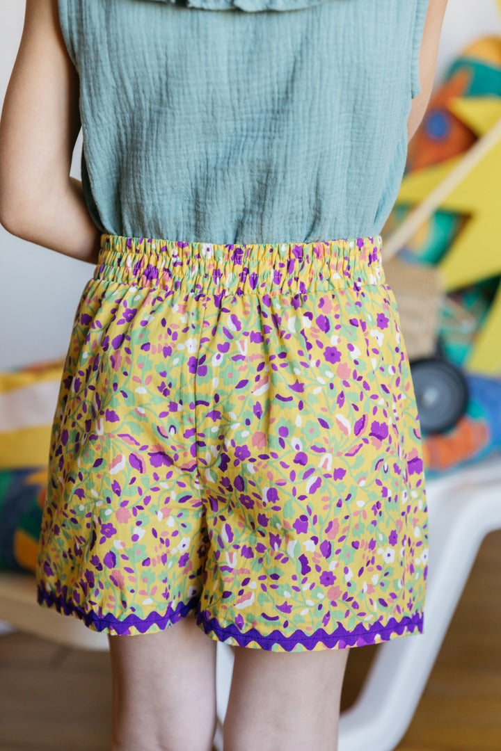 Short Curieux imprimé kyrielle de fleurs