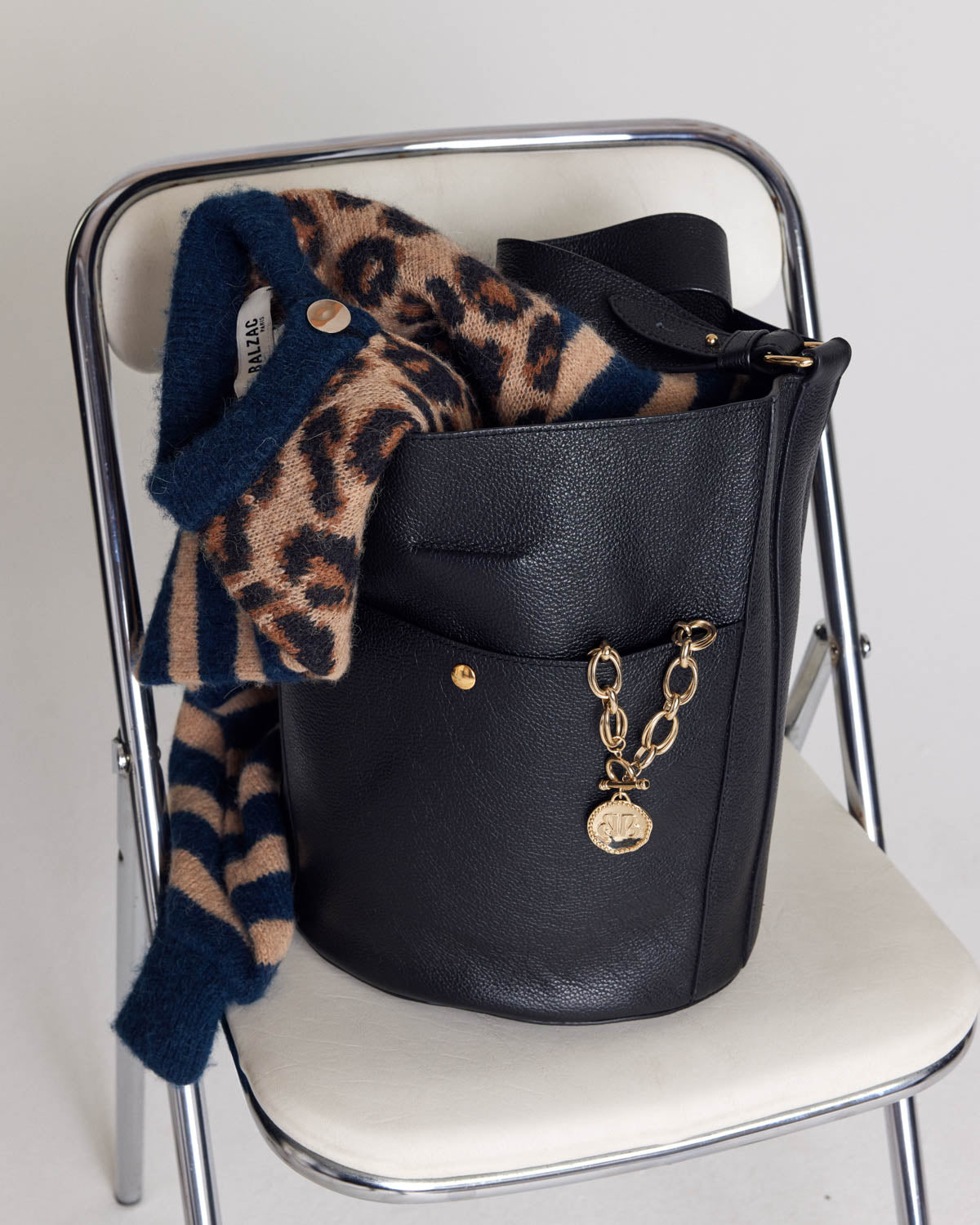 Sac Sofia grainé noir intérieur marine